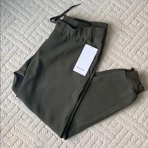 LULU LEMON GREEN JOGGERS (NEW)